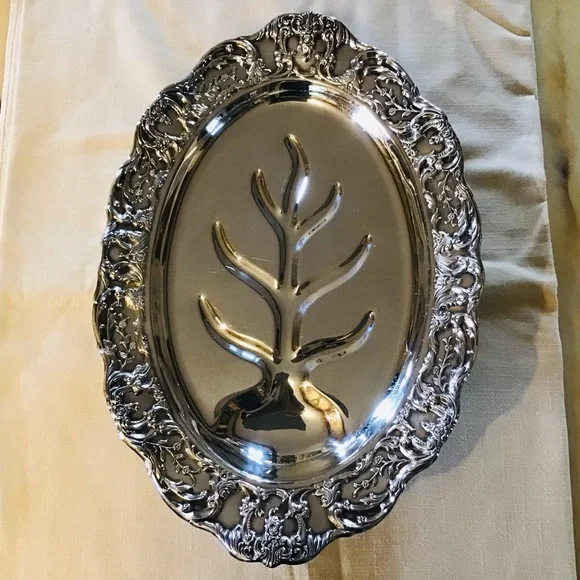 HOLIDAY TABLE BEAUTY! Wallace Grand Victorian Vintage Silver-plate Meat  Platter